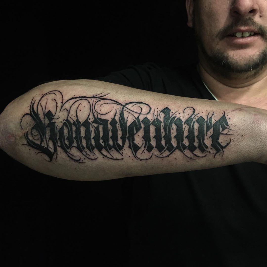 Tatouage Calligraphie Bonaventure · Fond Noir Tattoo 3865